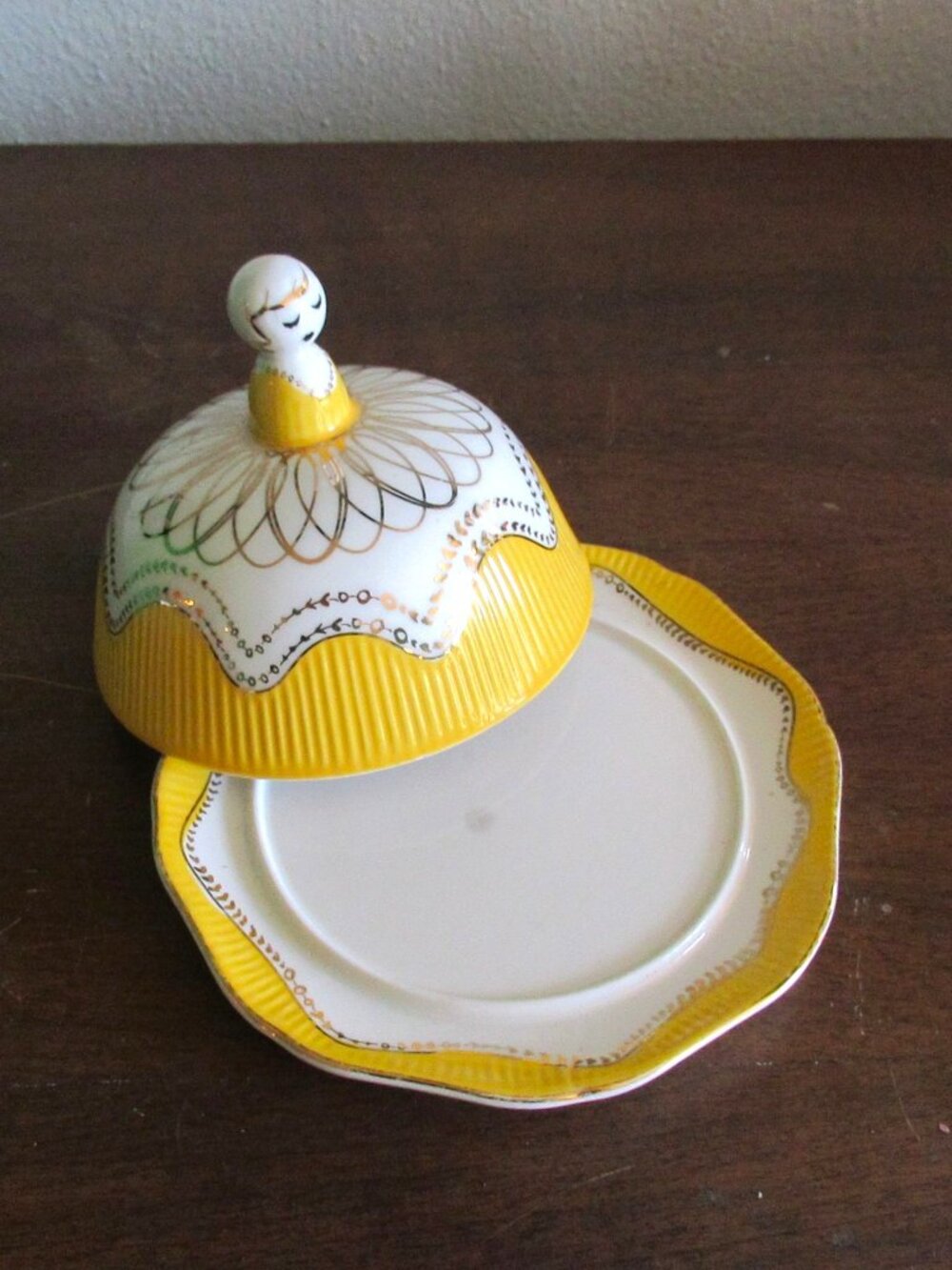 Anthropologie Covered Butter Dish Milkmaid Lady Yellow White Gold Ceramic - Picture 7 of 8